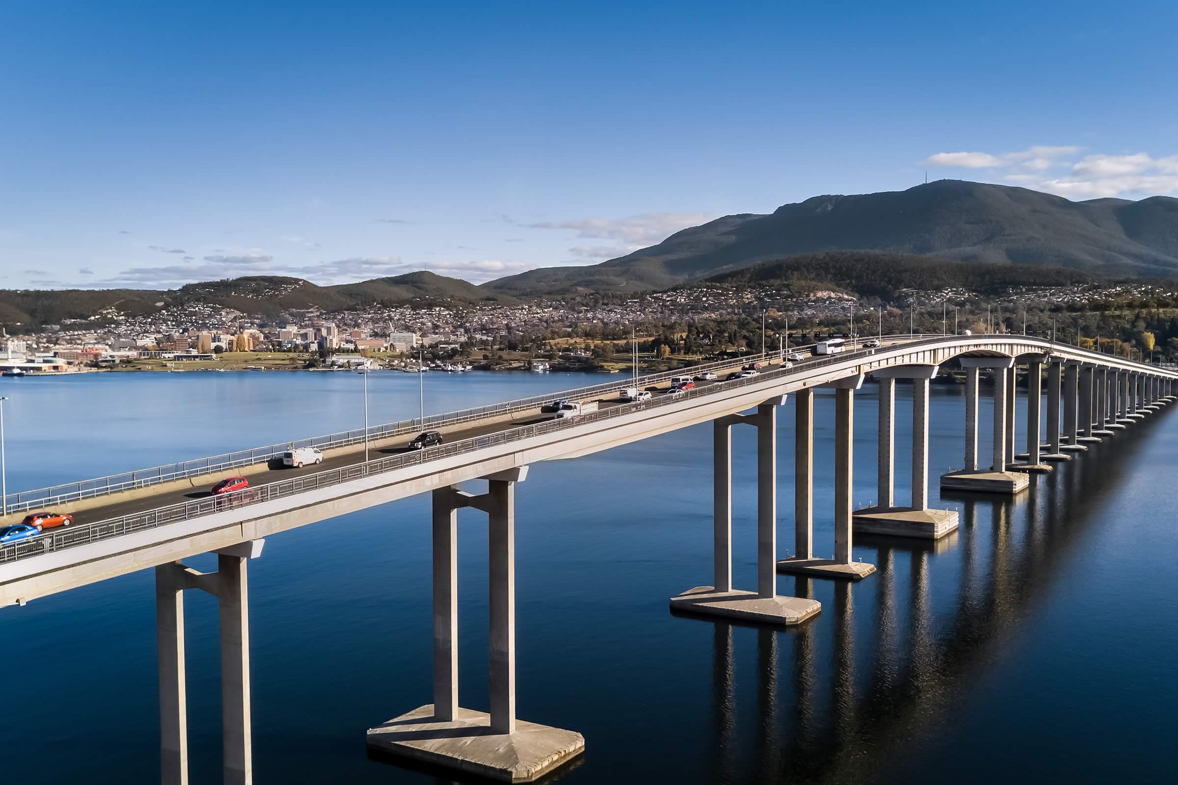 Tasman Bridge, Hobart Tasmania, over the River Derwent with kunanyi / Mount Wellington in the background. Photo: Tony Lomas / iStock.